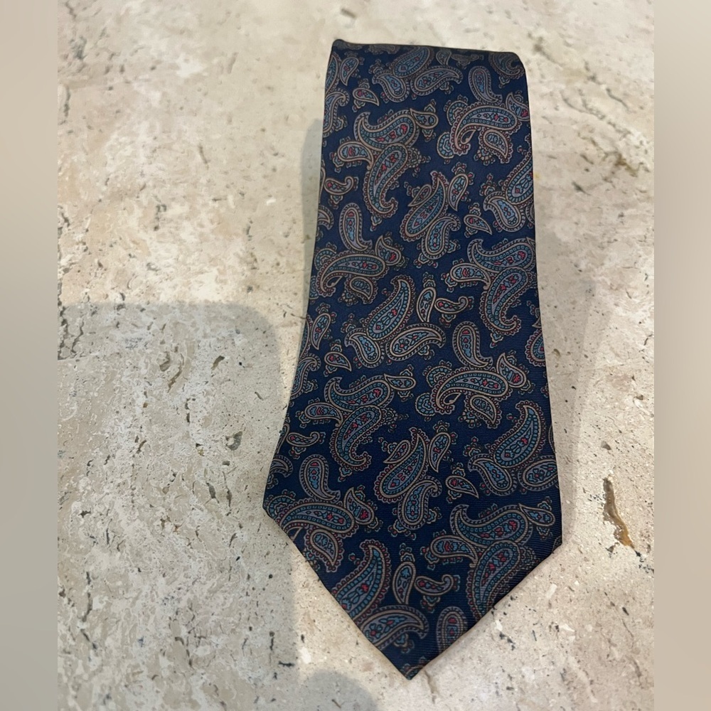 Mario Valentino Vintage 1980’s Italian Silk-Made in USA Paisley Men’s Necktie